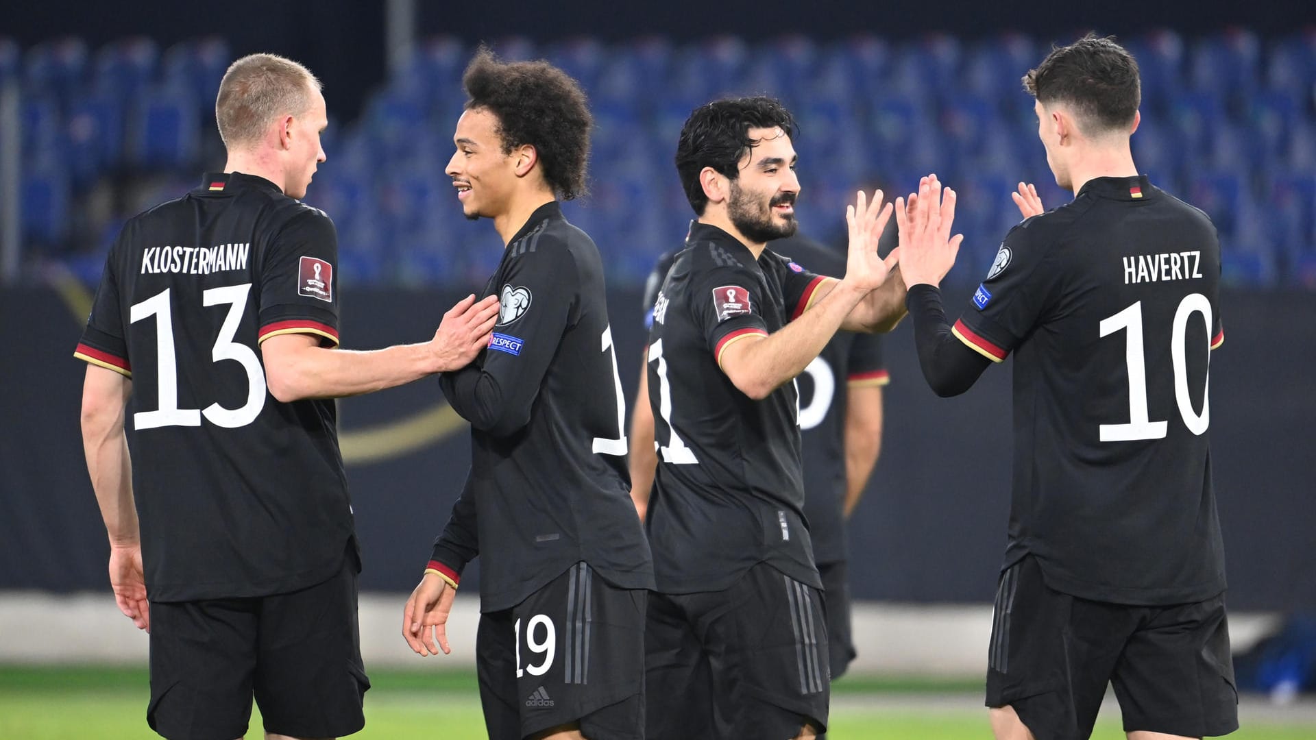 In bester Laune: Die DFB-Auswahlspieler (v. l.) Lukas Klostermann, Leroy Sané, Ilkay Gündogan und Kai Havertz bejubeln ein Tor gegen Island. In bester Laune: Die DFB-Auswahlspieler (v. l.) Lukas Klostermann, Leroy Sané, Ilkay Gündogan und Kai Havertz bejubeln ein Tor gegen Island.