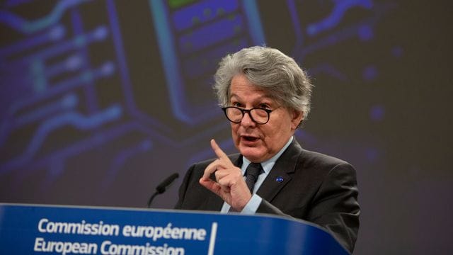 "Wir werden sicherstellen, dass alles in Europa bleibt, bis die Firma ihre Zusagen einlöst": Thierry Breton. "Wir werden sicherstellen, dass alles in Europa bleibt, bis die Firma ihre Zusagen einlöst": Thierry Breton.