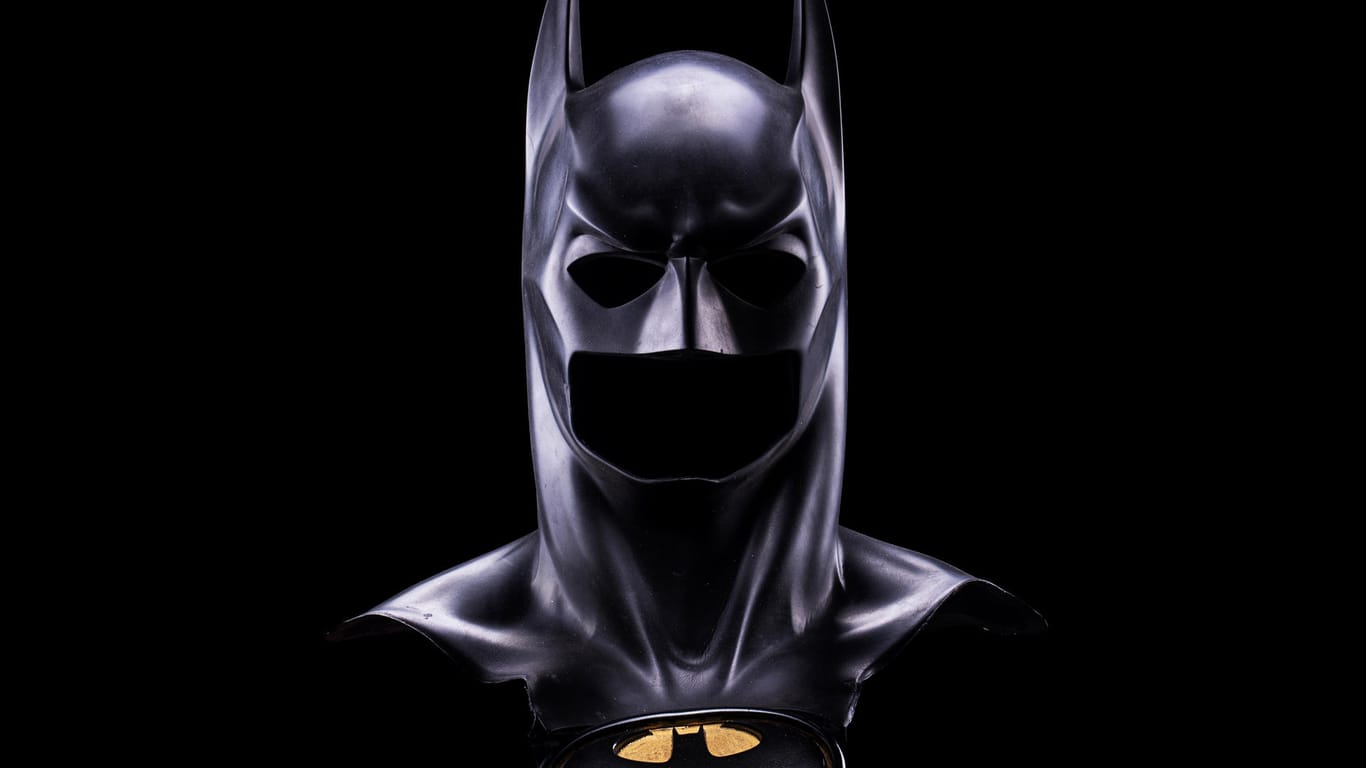 Auch die Batman Maske aus "Batman Forever" kommt unter den Hammer.