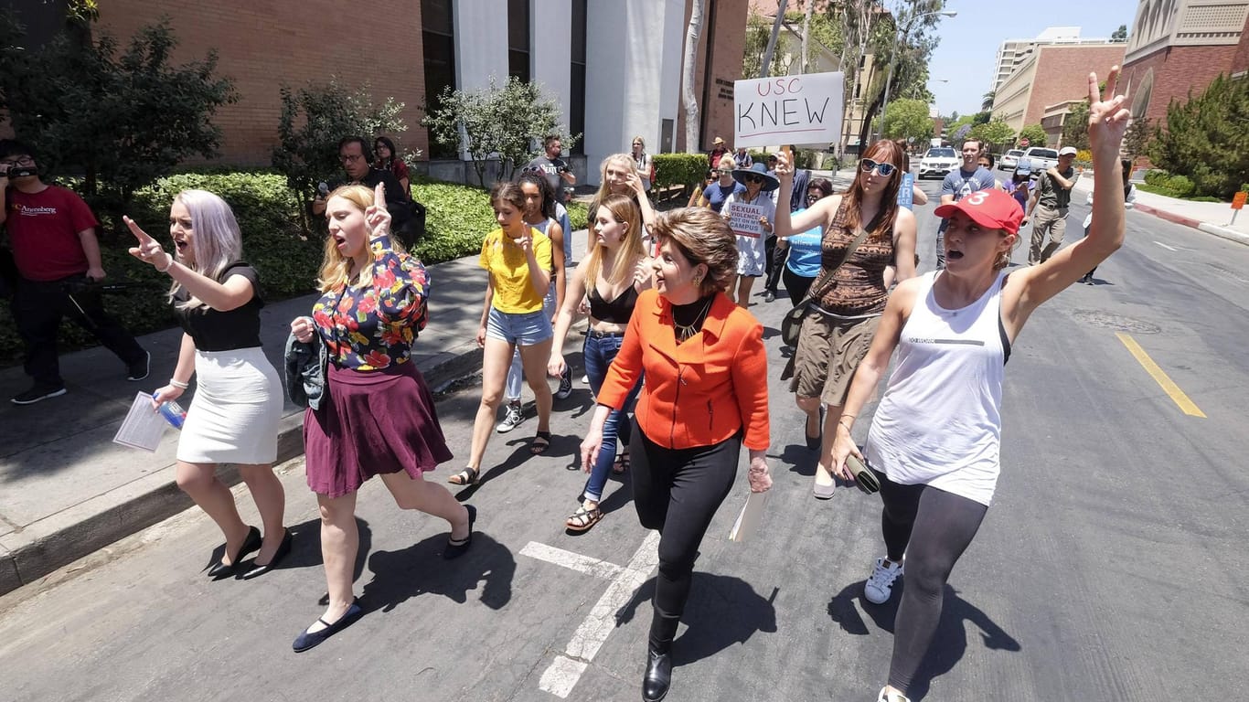 Proteste von USC-Studentinnen 2018: Für Aufklärung und ein Verfahren demonstrierten sie auf den Straßen des Uni-Campus.