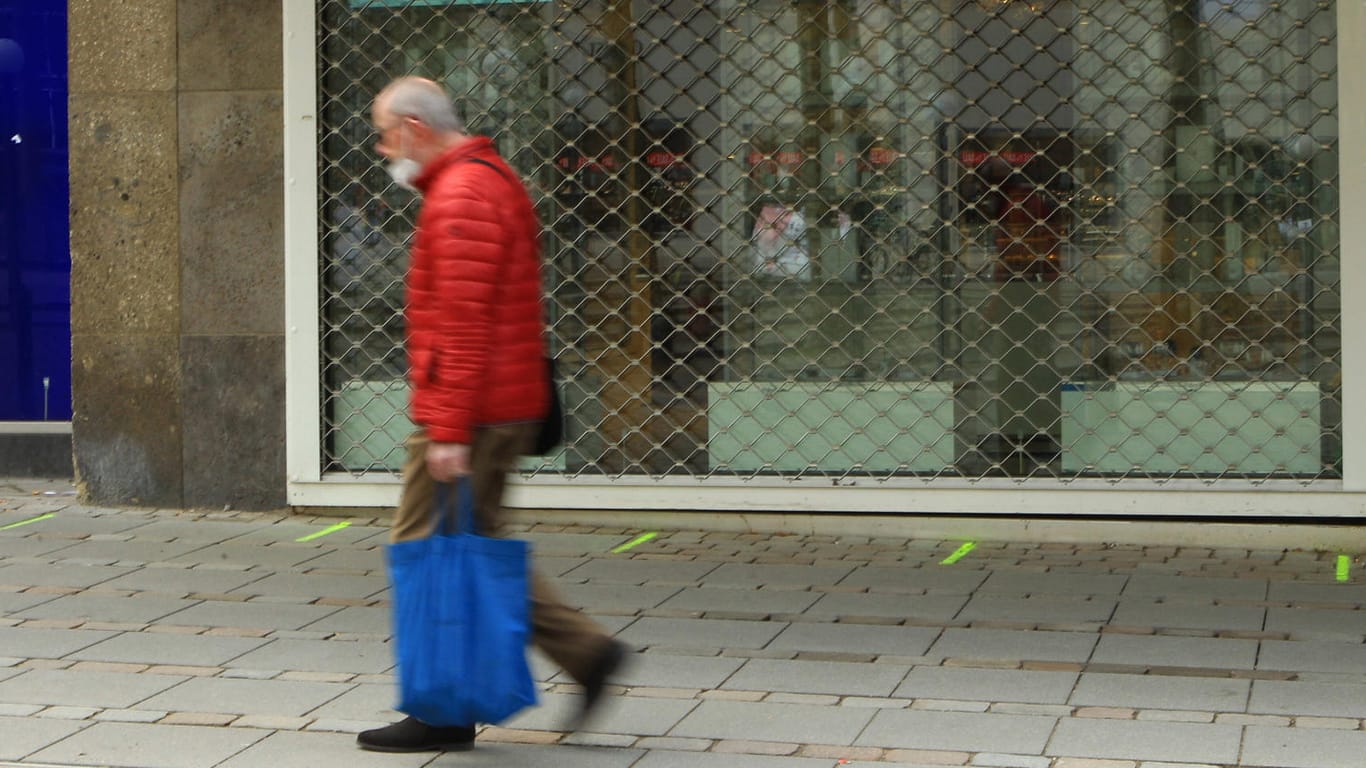 Ein wegen des Lockdowns geschlossenes Geschäft in der Hamburger Innenstadt (Symbolbild): Die Corona-Krise setzt den deutschen Händlern zu.