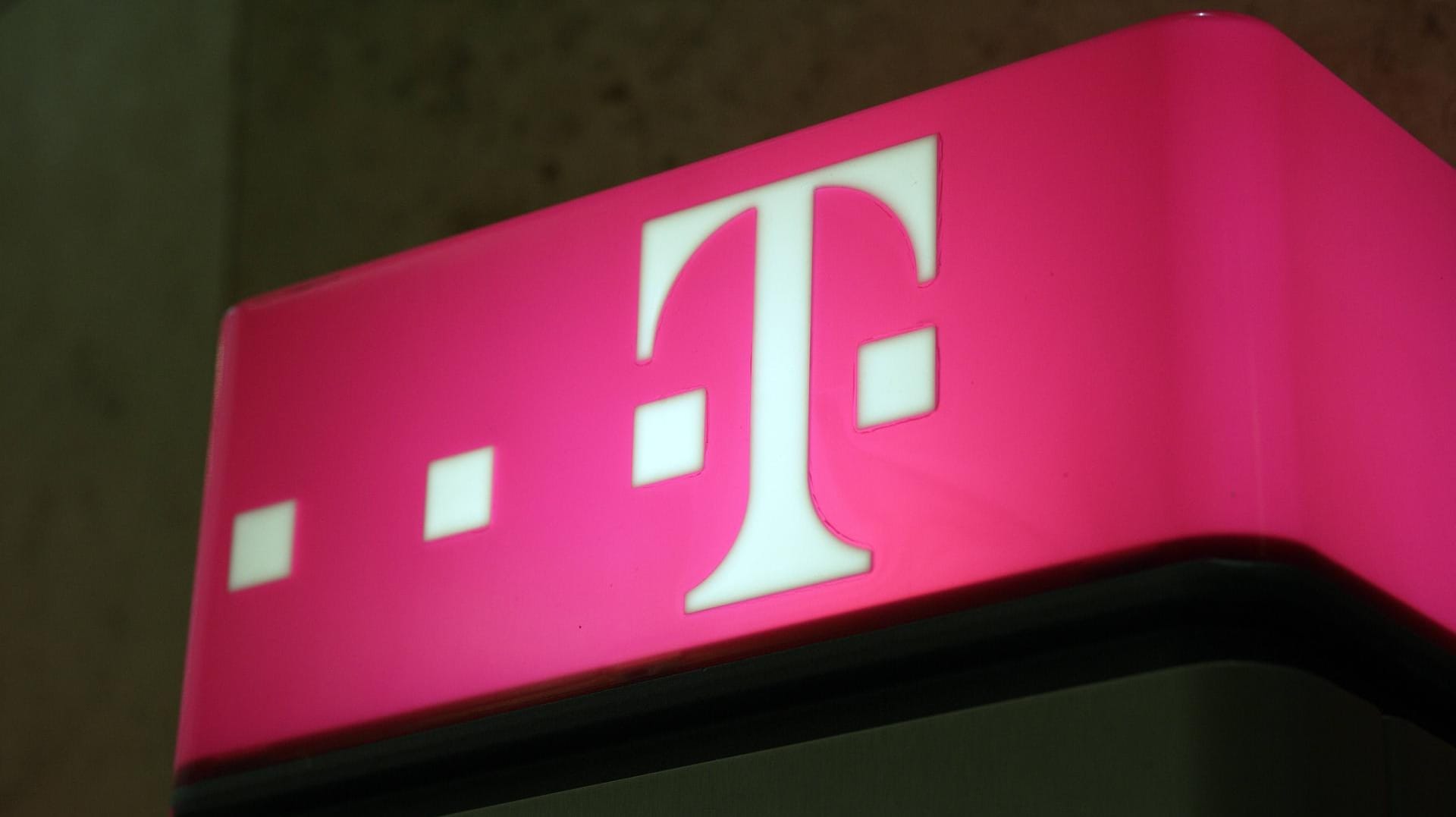 Das Logo der Telekom (Symbolbild): Vorsicht vor Phishing-Nachrichten im Namen des Providers.