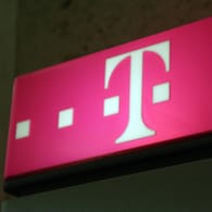 Das Logo der Telekom (Symbolbild): Vorsicht vor Phishing-Nachrichten im Namen des Providers.