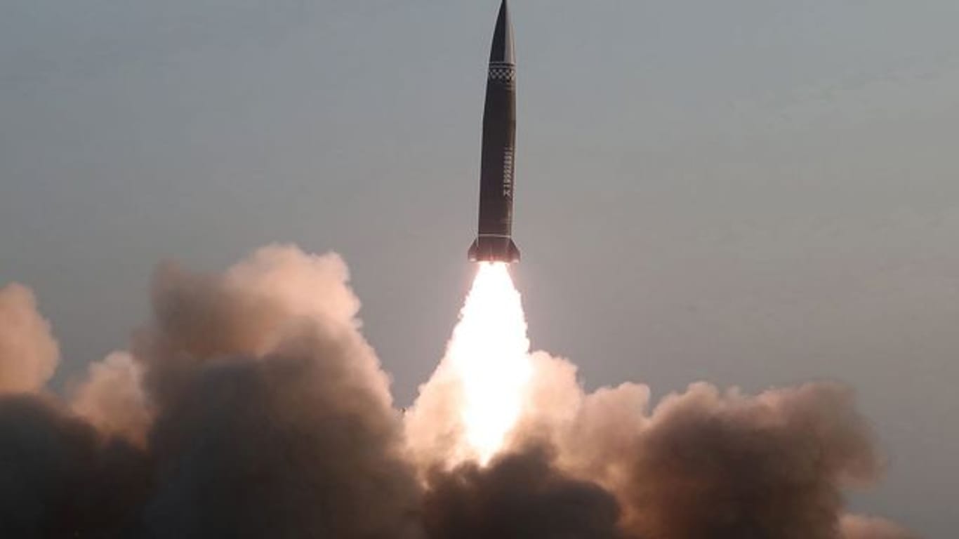 Nach Angaben Südkoreas und Japans hatte Nordkorea am Donnerstag zwei ballistische Kurzstreckenraketen im Osten des Landes in Richtung offenes Meer abgefeuert.