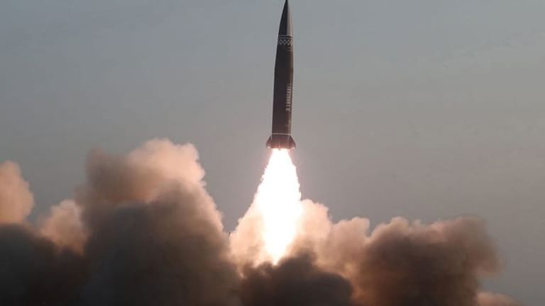 Nach Angaben Südkoreas und Japans hatte Nordkorea am Donnerstag zwei ballistische Kurzstreckenraketen im Osten des Landes in Richtung offenes Meer abgefeuert.