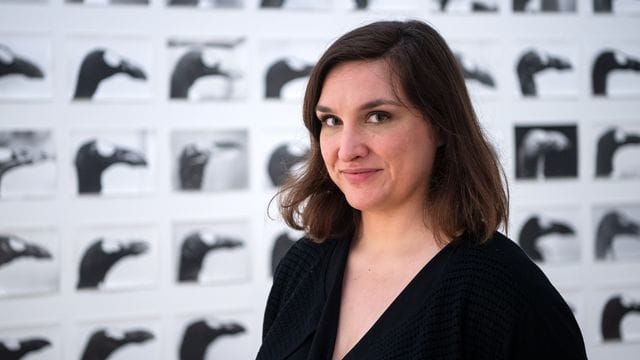 Lisa Felicitas Mattheis, Kuratorin der Ausstellung und wissenschaftliche Leiterin der Kunsthalle Emden. Lisa Felicitas Mattheis, Kuratorin der Ausstellung und wissenschaftliche Leiterin der Kunsthalle Emden.