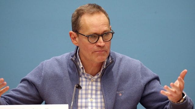 Berlins Regierender Bürgemeister Michael Müller (Archivbild): Er verbringt Ostern nur im kleinen Kreis mit seiner Familie. Berlins Regierender Bürgemeister Michael Müller (Archivbild): Er verbringt Ostern nur im kleinen Kreis mit seiner Familie.
