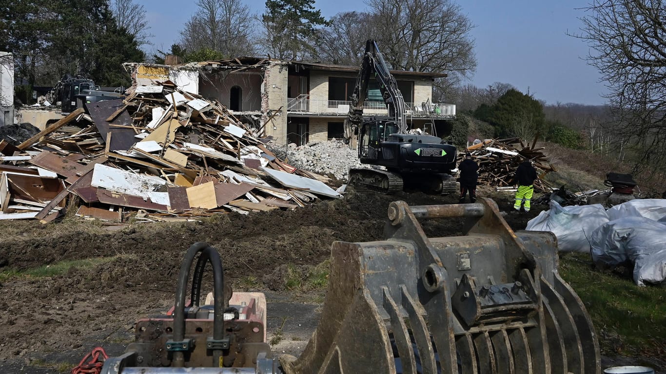 Trümmer an der Abrissstelle: Was mit dem Grundstück passiert, ist noch nicht klar.