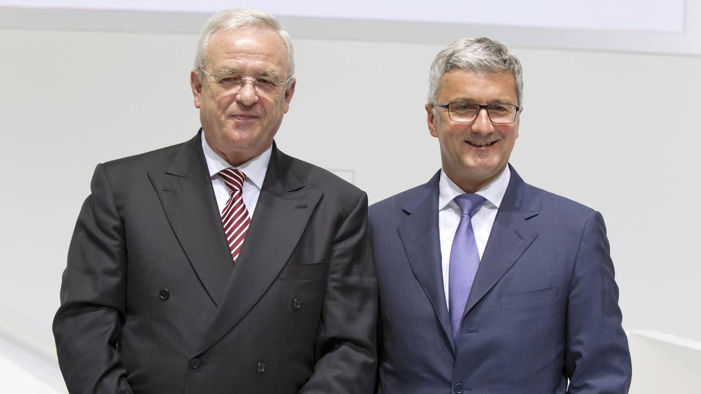 Martin Winterkorn und Rupert Stadler auf einer VW-Hauptversammlung 2015: Der Autokonzern will Schadenersatz von ihnen.
