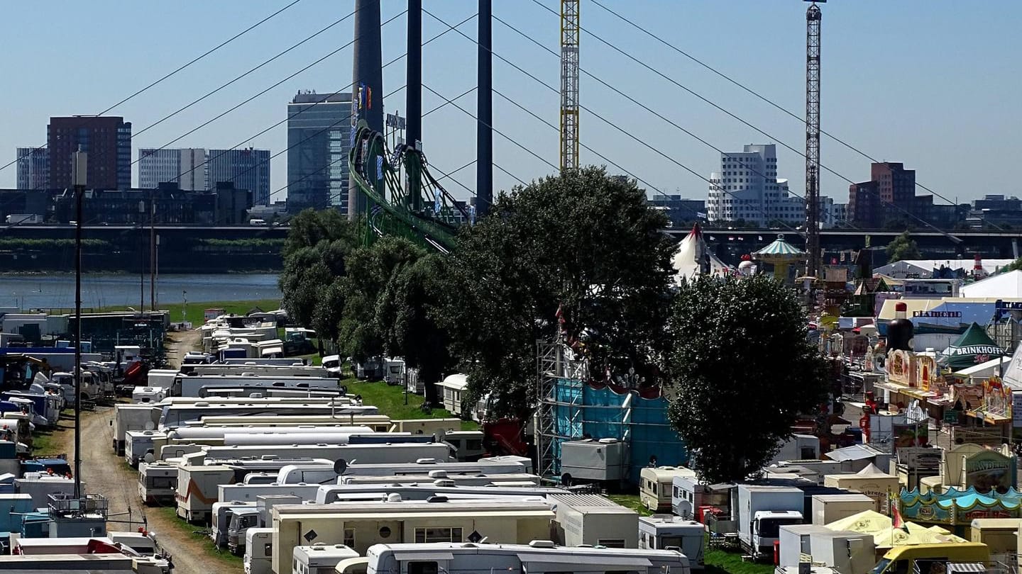 Das Wohnwagen- und Materialwagenlager der Schausteller (Symboldbild): Die Stadt hat den Corona-Ausbruch auf dem Gelände bestätigt.