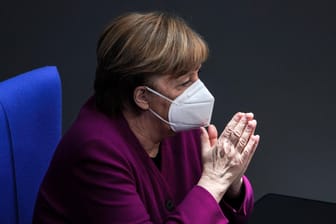 Bundeskanzlerin Angela Merkel: Die Mehrheit der Deutschen traut ihrer Regierung kein erfolgreiches Corona-Krisenmanagement mehr zu.