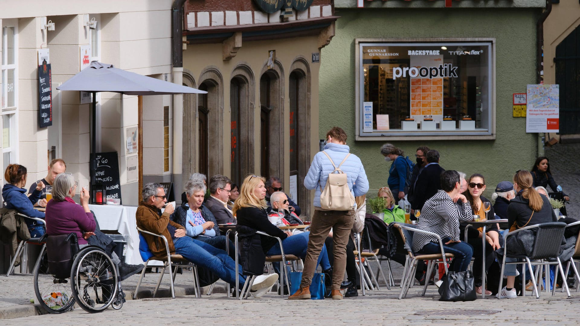 Das Modellprojekt "Öffnen mit Sicherheit" in Tübingen: Zahlreiche Städte und Kommunen hoffen nun, ebenfalls Modellregion zu werden.