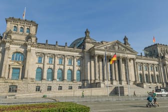 Der Reichstag: Eine Gruppe aus Russland hat offenbar mehrere Abgeordnete und Aktivisten digital angegriffen.