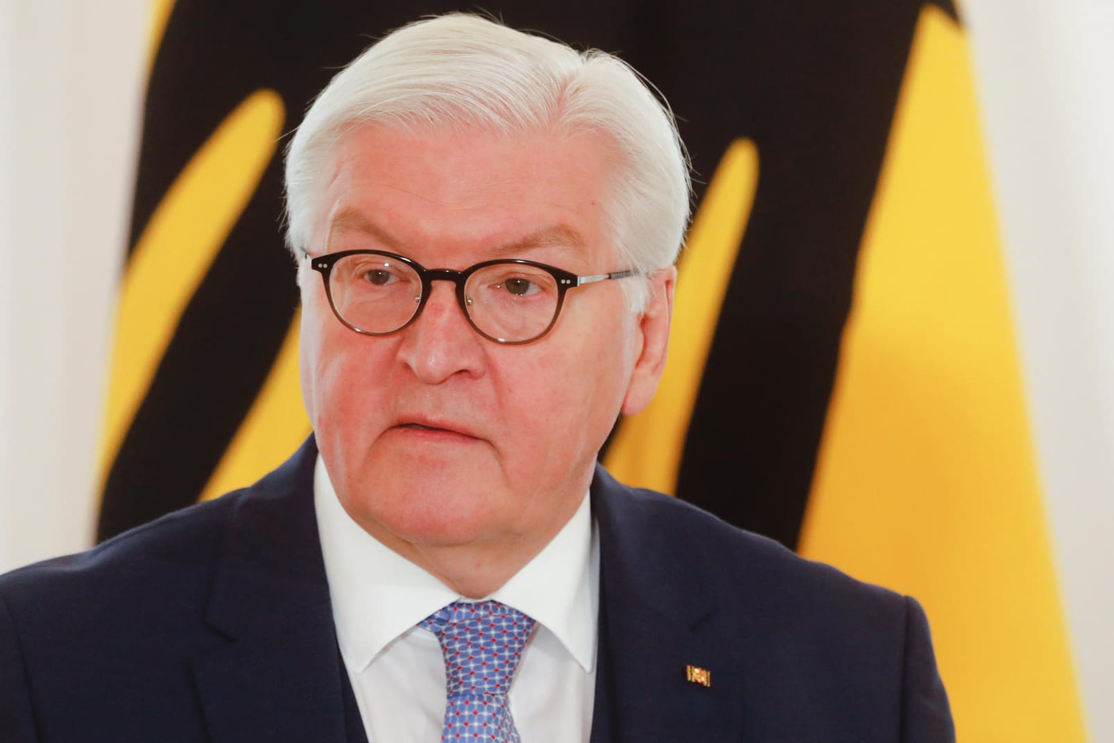 Frank-Walter Steinmeier: Der Bundespräsident darf vorerst das Gesetz zum geplanten EU-Corona-Hilfsfont nicht unterzeichnen.