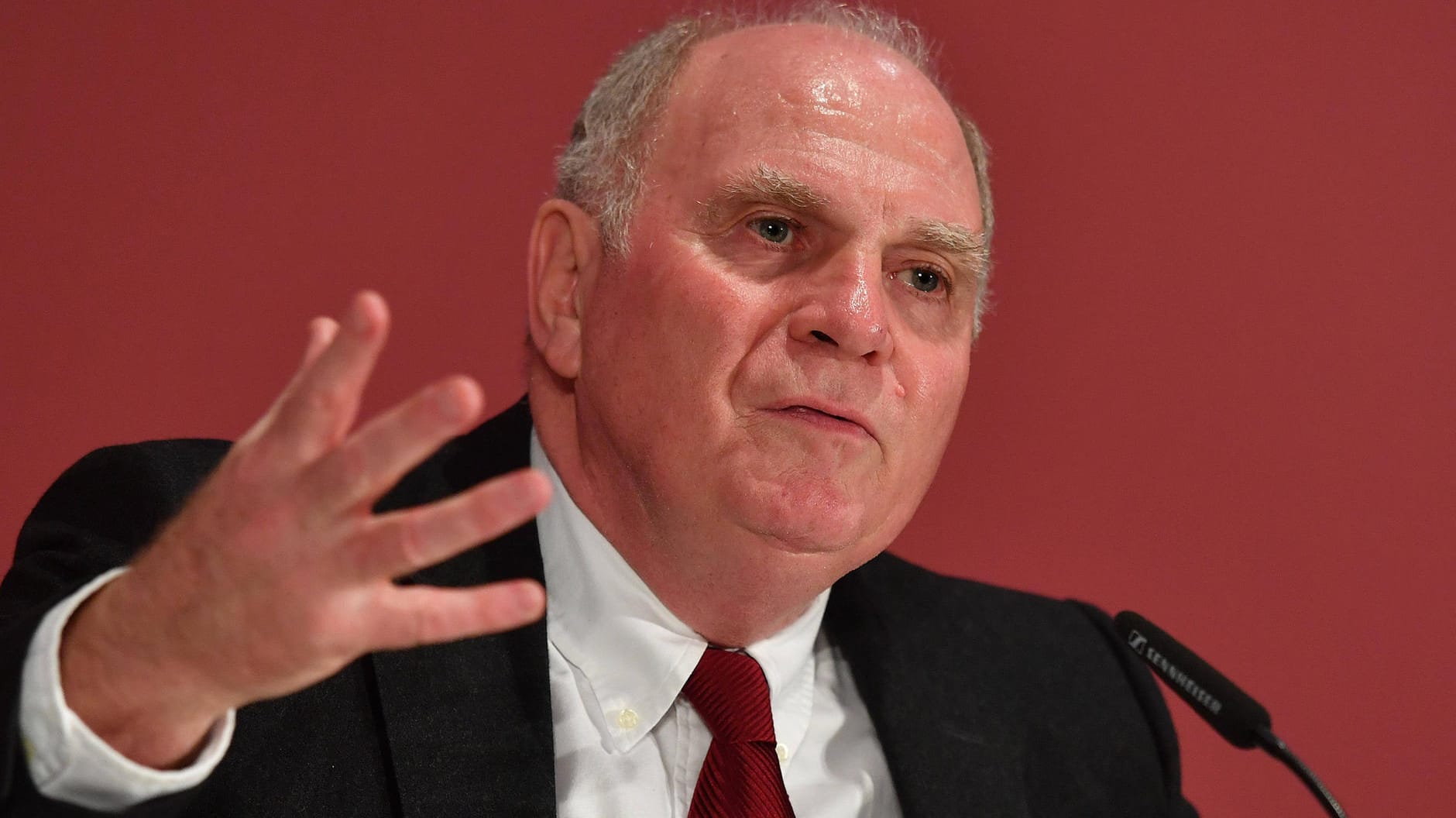 Ex-Bayern-Präsident Hoeneß: Deutliche Worte als TV-Experte.