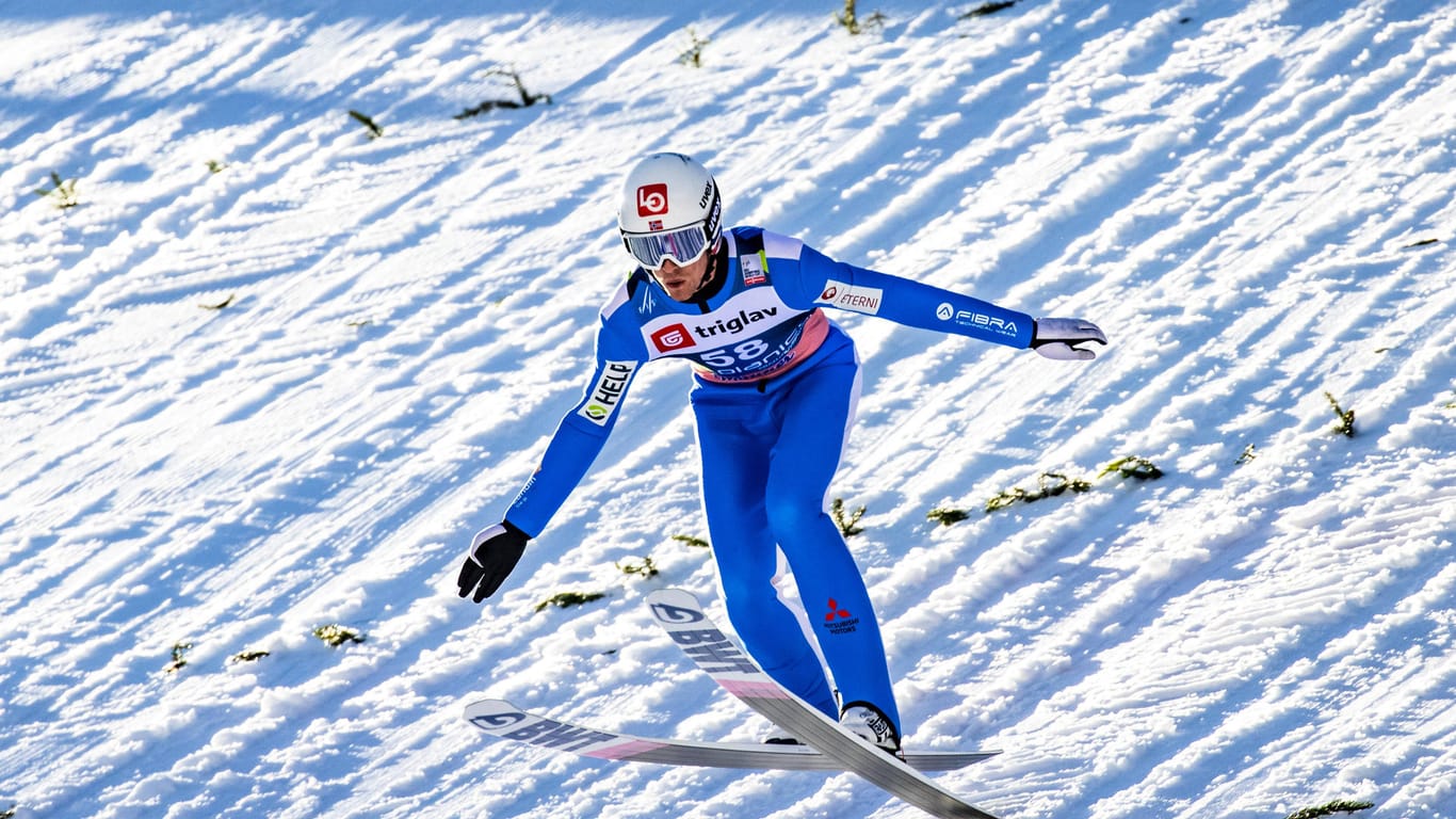 Der Skispringer Daniel Andre Tande beim Weltcup in Slowenien. Nach seinem schlimmen Sturz liegt er im Koma.