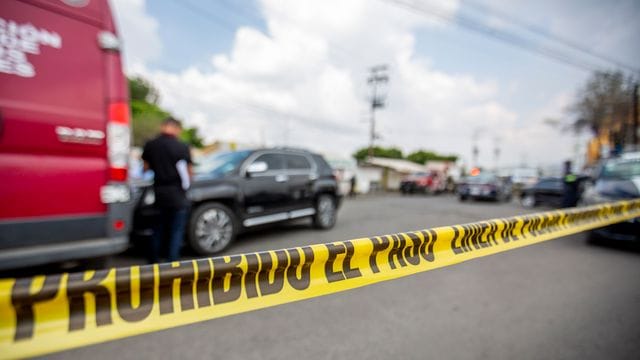 Der mexikanischen Polizei gelang es, die Migranten aus Honduras, El Salvador, Guatemala und Nicaragua zu befreien. Der mexikanischen Polizei gelang es, die Migranten aus Honduras, El Salvador, Guatemala und Nicaragua zu befreien.