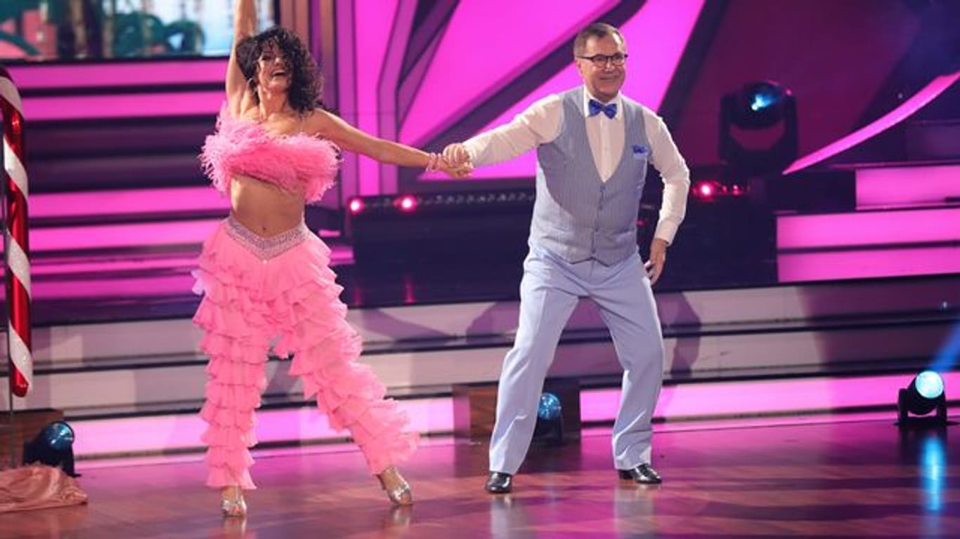 Ex-"Tagesschau"-Sprecher Jan Hofer und Profitänzerin Christina Luft in der RTL-Tanzshow "Let's Dance".