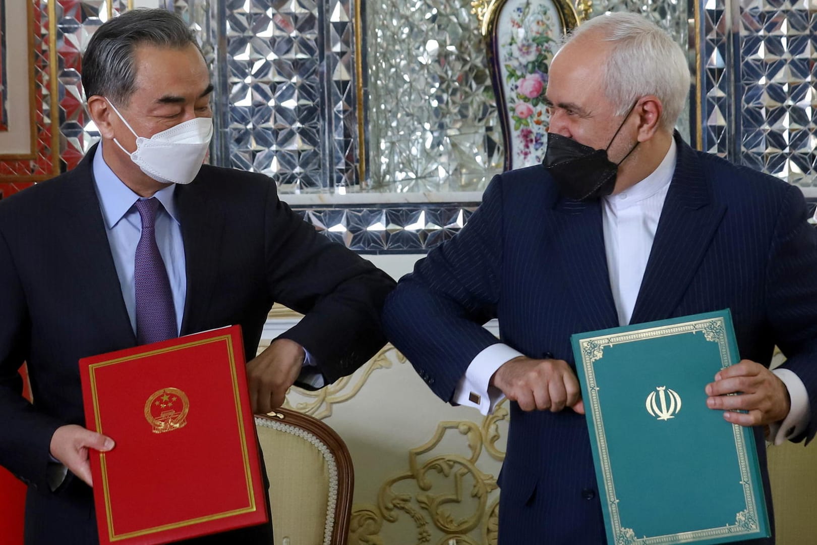Iran's Außenminister Mohammad Javad Zarif und China's Außenminister Wang Yi: Sie unterzeichneten das Abkommen.