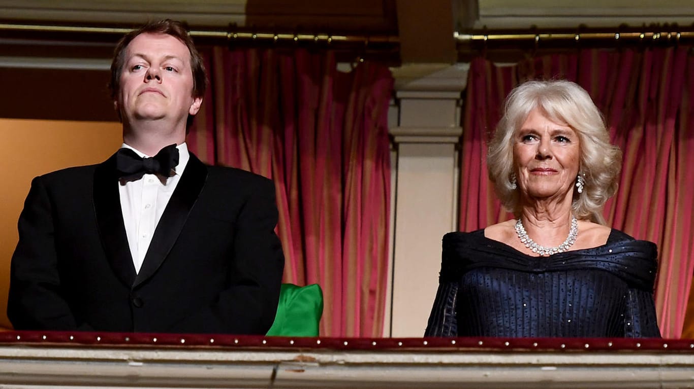 Tom Parker-Bowles mit seiner Mutter, Herzogin Camilla: Der Lebensmittelkritiker trauert um seine Freundin.