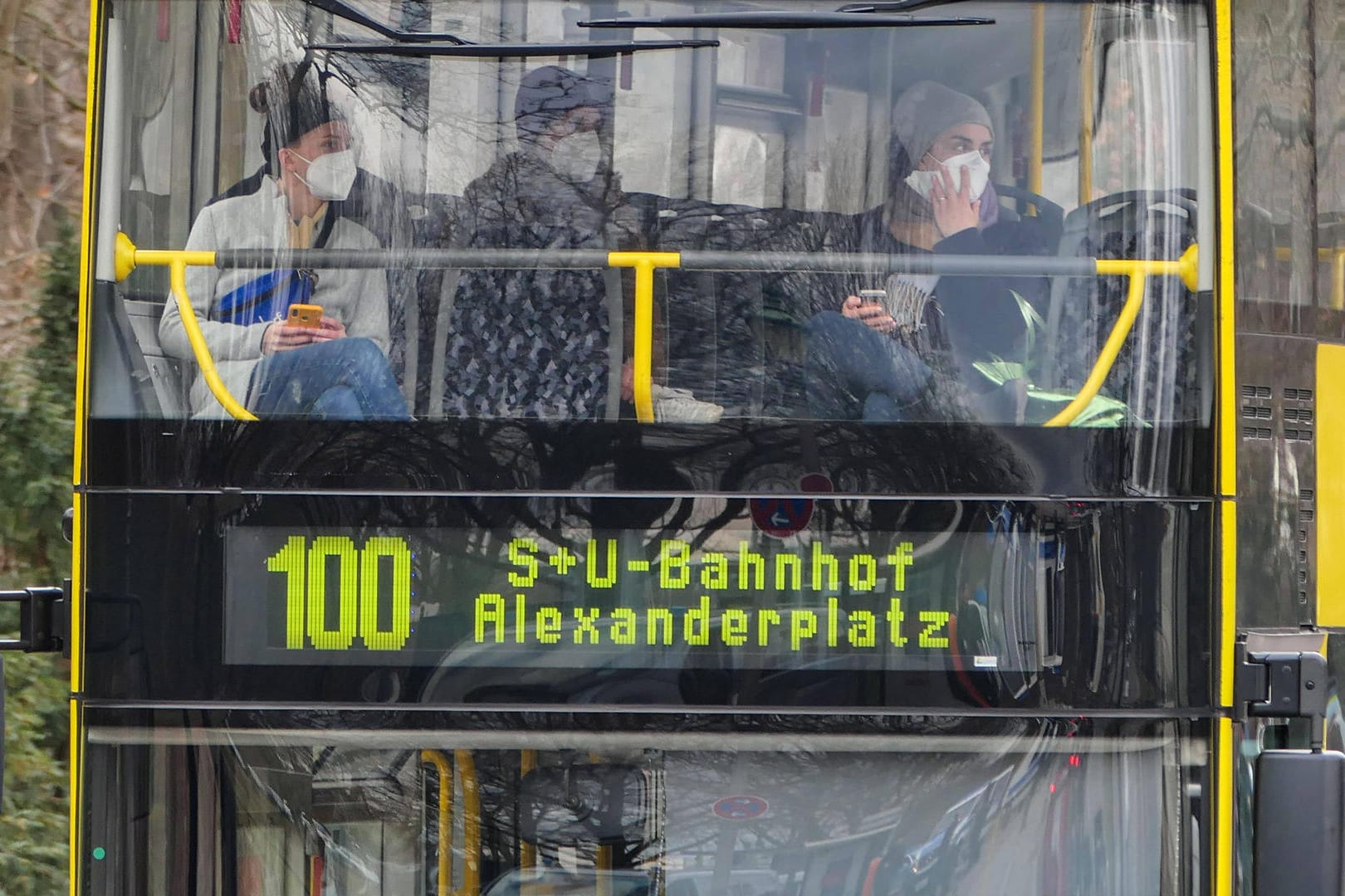 BVG-Bus: Fahrgäste sind dazu verpflichtet, medizinische Masken zu tragen.