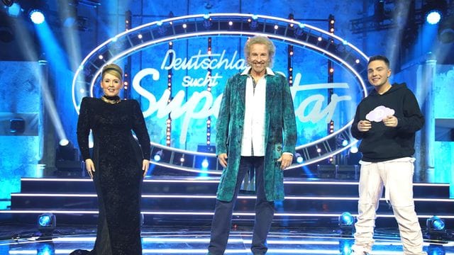 Sängerin Maite Kelly, Moderator Thomas Gottschalk und Sänger Mike Singer stehen auf der Bühne. Sängerin Maite Kelly, Moderator Thomas Gottschalk und Sänger Mike Singer stehen auf der Bühne.