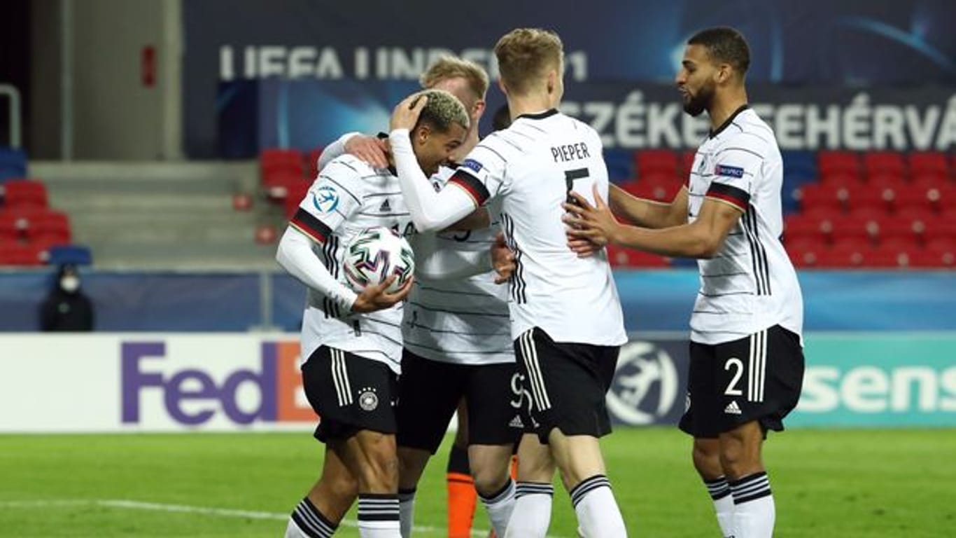 Gefeierter Mann: Lukas Nmecha (l) rettete Deutschlands U21 einen Remis gegen die Niederlande.
