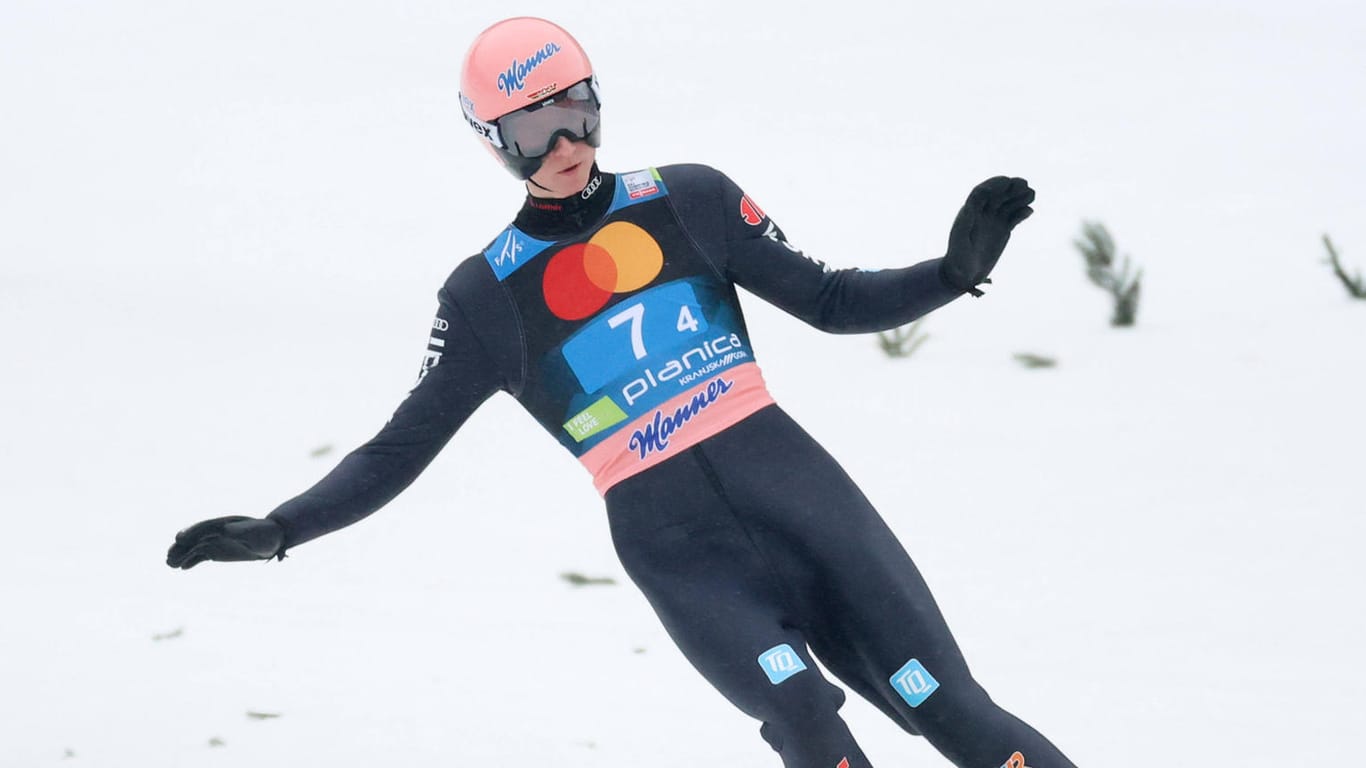 Karl Geiger: Der deutsche Skispringer holte sich im letzten Weltcup der Saison den Sieg.