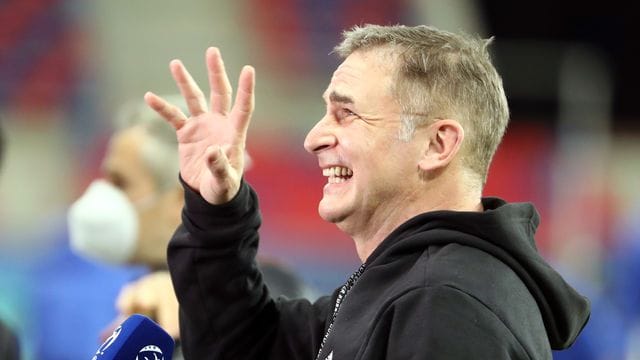 Gilt als möglicher Löw-Nachfolger beim DFB: U21-Coach Stefan Kuntz. Gilt als möglicher Löw-Nachfolger beim DFB: U21-Coach Stefan Kuntz.