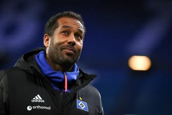HSV-Trainer Thioune sieht den Rassismus auch in Zukunft als Problem im Fußball.