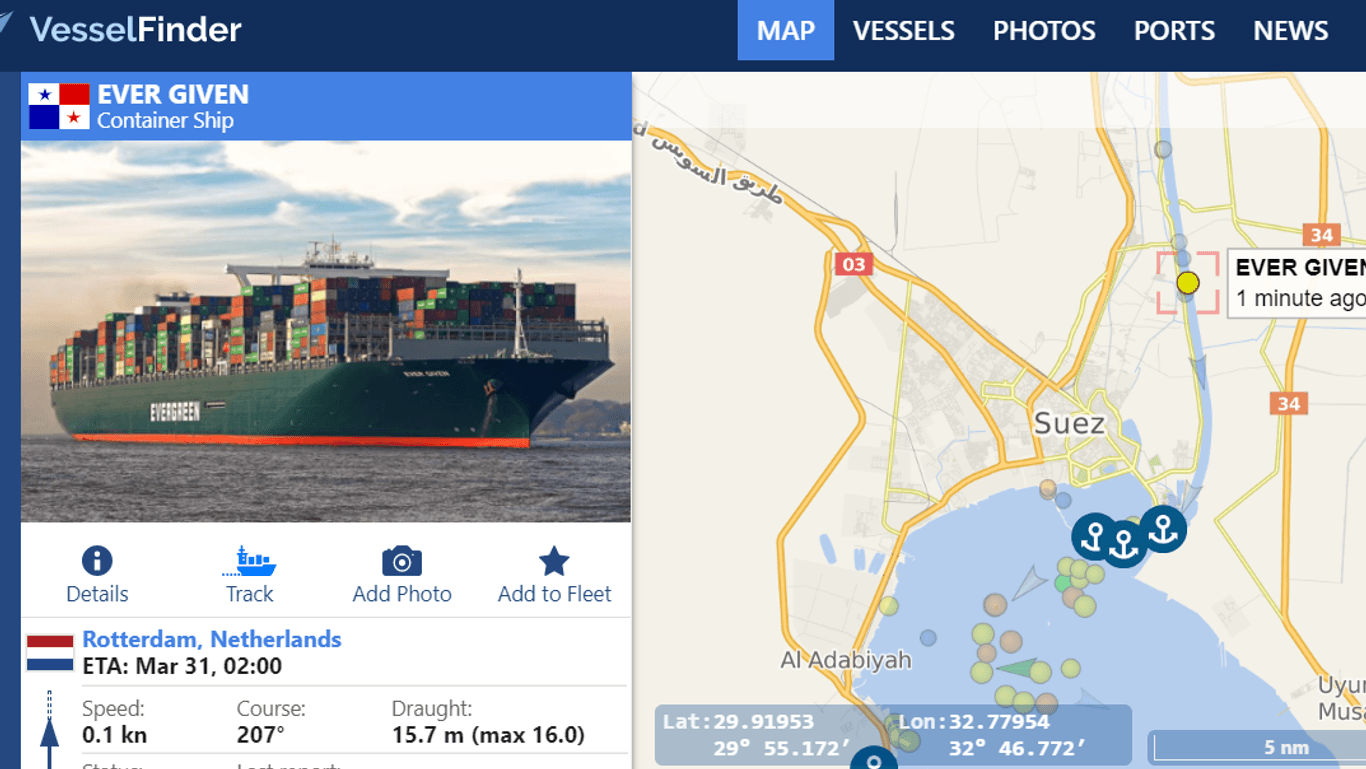 Screenshot der Seiter "Vesselfinder.com": Verfolgen Sie den Schiffsstau live.