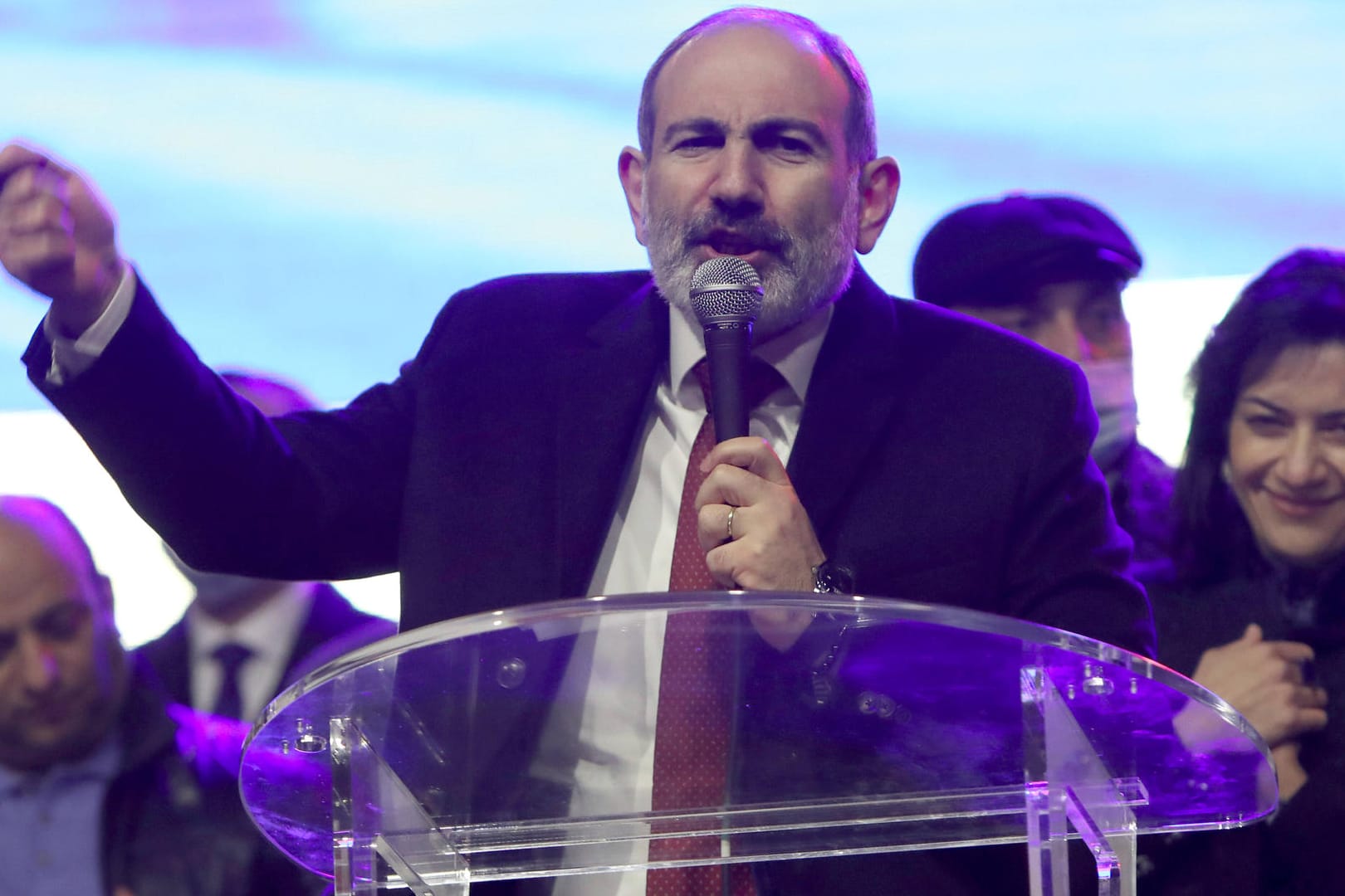 Armeniens Ministerpräsident Nikol Paschinjan: Nachdem er massiv unter Druck geraten ist, kündigt der umstrittene Regierungschef nun seinen Rücktritt an.