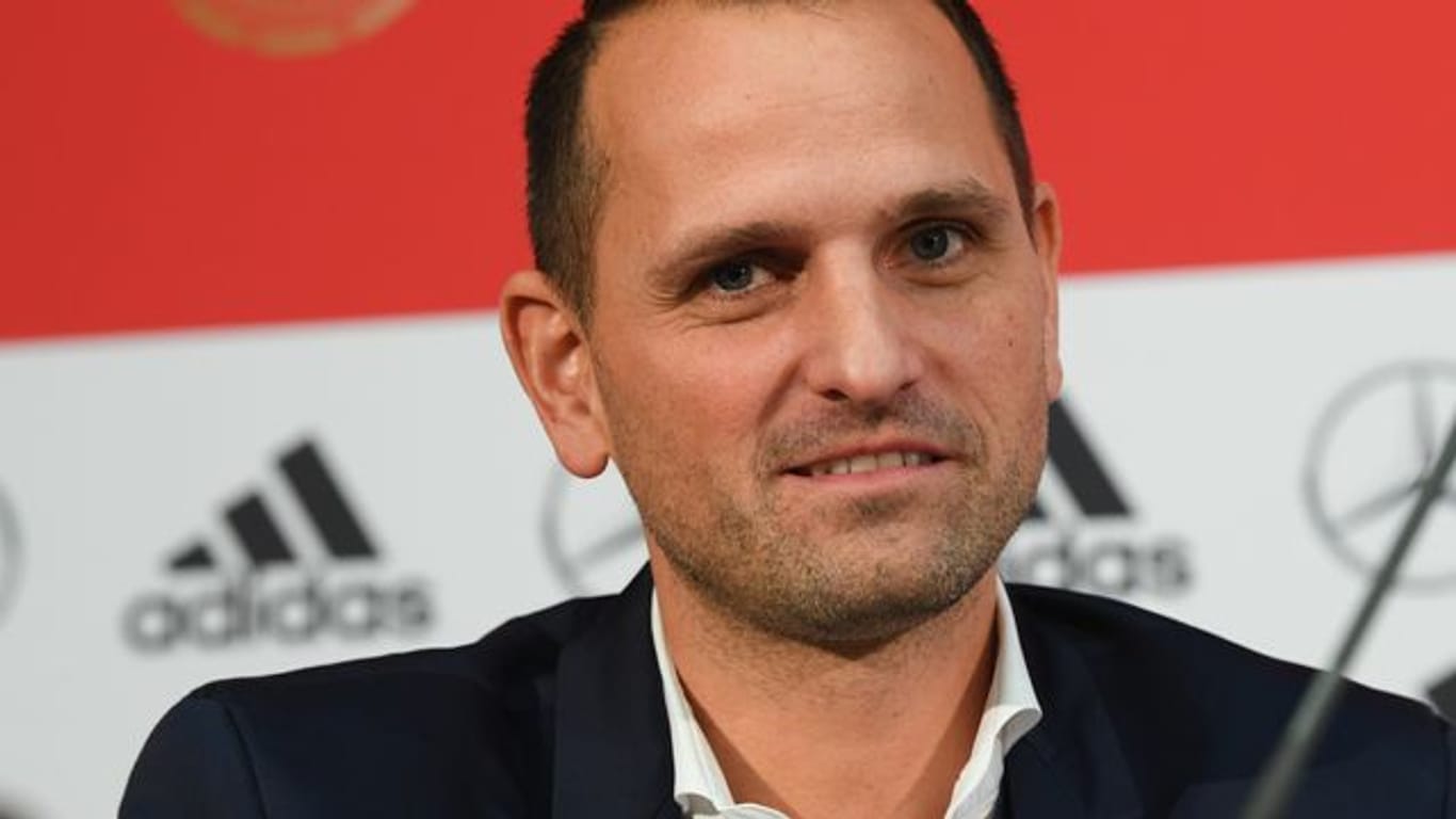 Joti Chatzialexiou, Sportlicher Leiter der Nationalmannschaften, nimmt an einer Pressekonferenz des DFB teil.