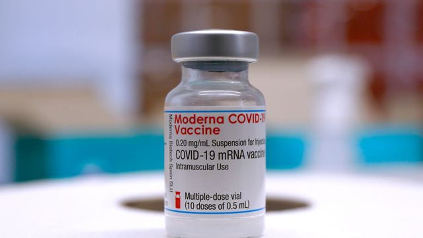 Ab April soll in Großbritannien auch mit dem Vakzin von Moderna geimpft werden.