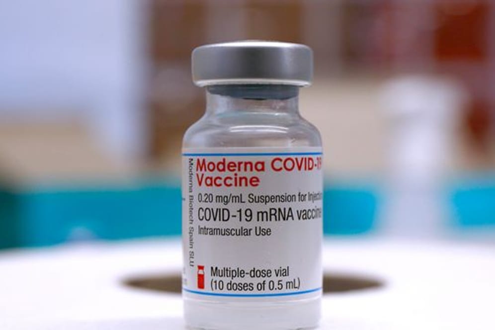 Ab April soll in Großbritannien auch mit dem Vakzin von Moderna geimpft werden.