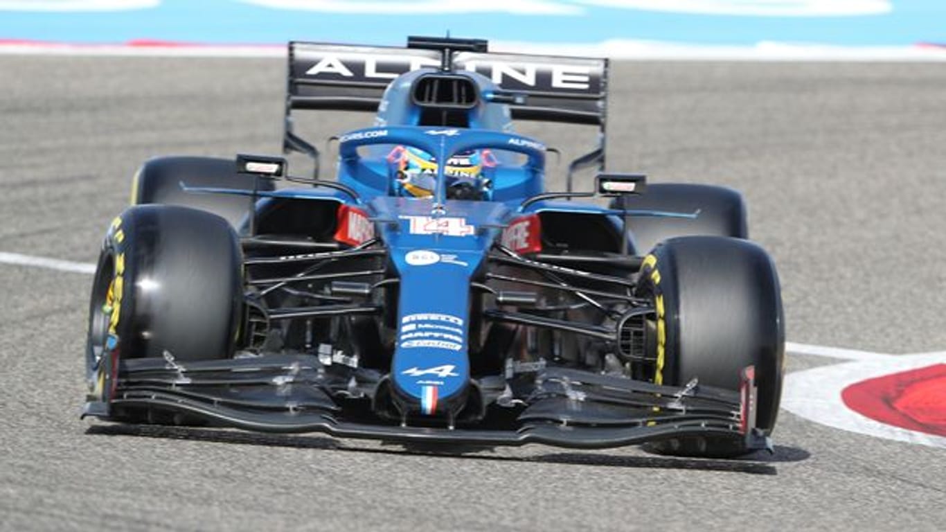 Musste aufgrund eines Problems mit der Bremse im Heck vorzeitig in die Garage: Fernando Alonso.