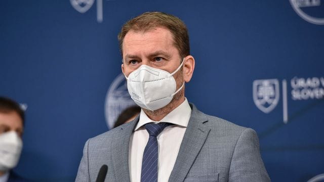 Der slowakische Ministerpräsident Igor Matovic tritt zurück - und wechselt mit Finanzminister Heger den Posten. Der slowakische Ministerpräsident Igor Matovic tritt zurück - und wechselt mit Finanzminister Heger den Posten.
