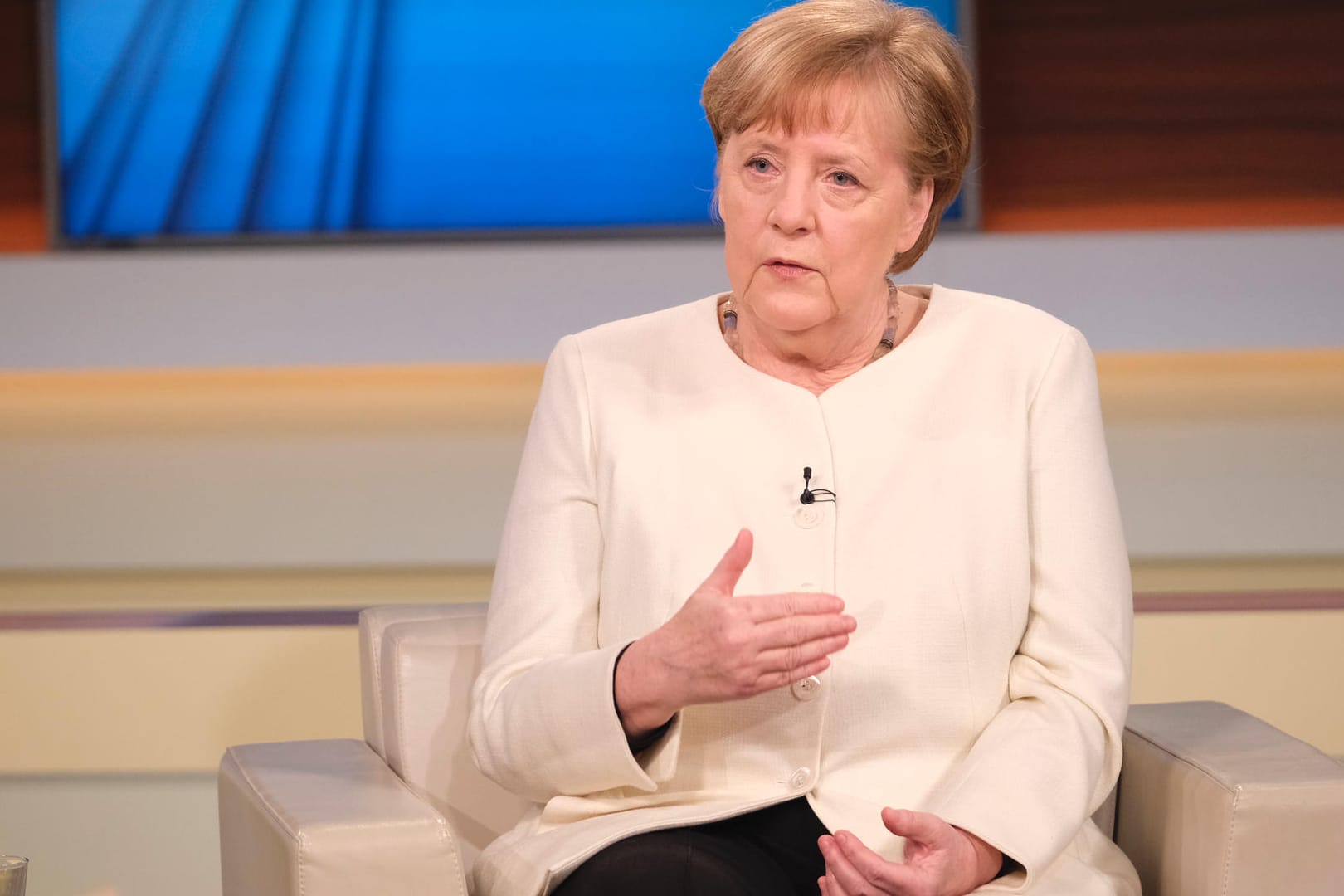 Kanzlerin Angela Merkel (CDU) in der ARD-Sendung "Anne Will": "Im Augenblick ist die Eindämmung nicht da."