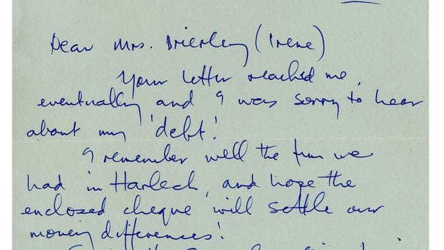 Ein Brief von Paul McCartney an Irene Brierley, in dem er seine langjährige "Schuld" aus der Zeit bevor er Weltruhm erlangte begleicht. Ein Brief von Paul McCartney an Irene Brierley, in dem er seine langjährige "Schuld" aus der Zeit bevor er Weltruhm erlangte begleicht.