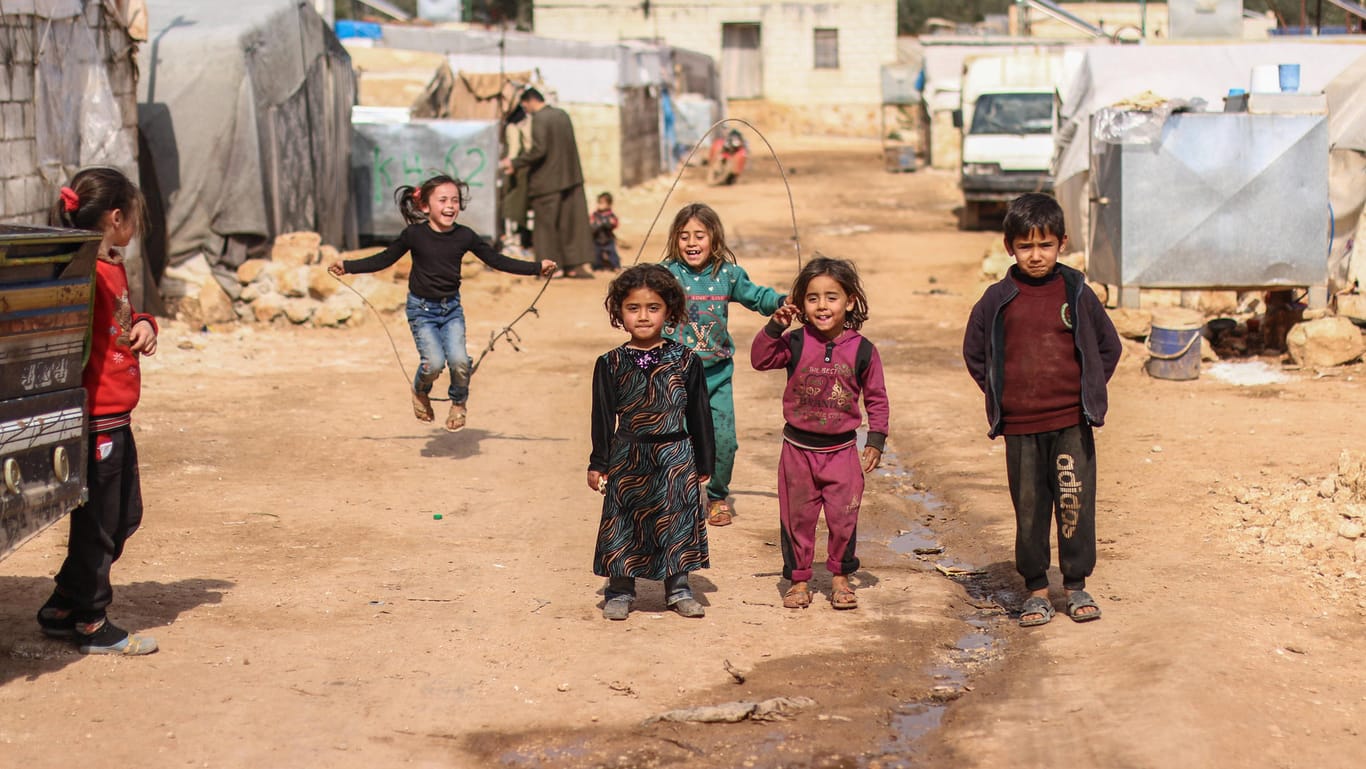 Flüchtlingslager im syrischen Idlib: Mehr als 2,5 Millionen Kinder können im Bürgerkriegsland nicht zur Schule gehen.