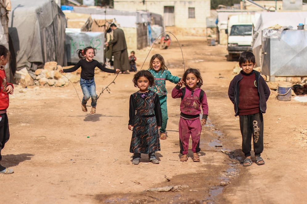 Flüchtlingslager im syrischen Idlib: Mehr als 2,5 Millionen Kinder können im Bürgerkriegsland nicht zur Schule gehen.