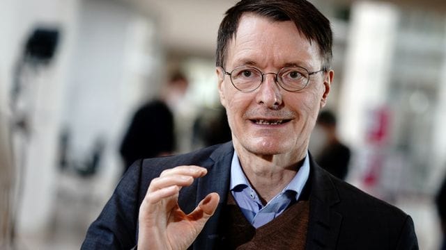 Karl Lauterbach, Gesundheitsexperte der SPD, fordert einen "letzten harten Lockdown". Karl Lauterbach, Gesundheitsexperte der SPD, fordert einen "letzten harten Lockdown".