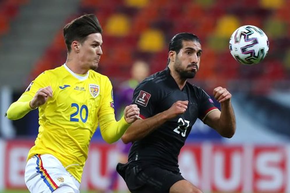 Überzeugte Bundestrainer Joachim Löw auf ungewohnter Position: Emre Can (r).