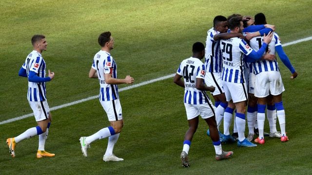 Hertha BSC sammelt in den verbleibenden acht Saisonspielen Geld für fünf soziale Einrichtungen in der Hauptstadt. Hertha BSC sammelt in den verbleibenden acht Saisonspielen Geld für fünf soziale Einrichtungen in der Hauptstadt.