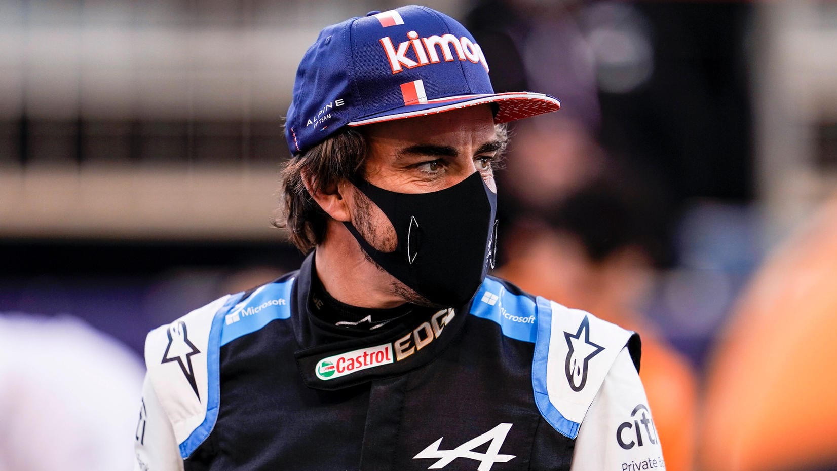 Fernando Alonso: Der spanische Ex-Weltmeister musste seinen Boliden aus einem absurden Grund abstellen.