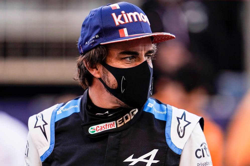Fernando Alonso: Der spanische Ex-Weltmeister musste seinen Boliden aus einem absurden Grund abstellen.