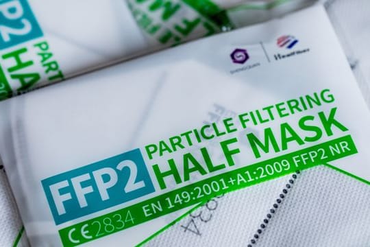 FFP2-Masken: Das Tragen einer solchen Maske kann am Arbeitsplatz vorgeschrieben sein.