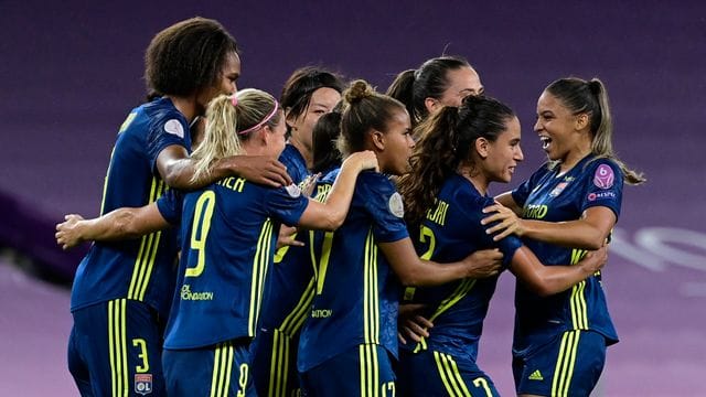 Die Frauen von Olympique Lyon haben vor dem Rückspiel im Viertelfinale der Champions League positive Coronafälle. Die Frauen von Olympique Lyon haben vor dem Rückspiel im Viertelfinale der Champions League positive Coronafälle.