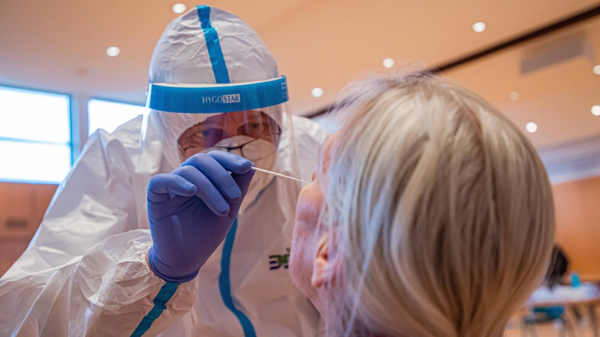 Corona-Test: In Deutschland sind die Zahlen erneut angestiegen. Corona-Test: In Deutschland sind die Zahlen erneut angestiegen.