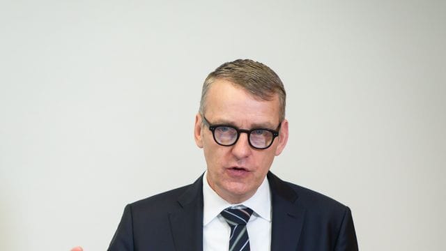 Stefan Kluge: Der 53-jährige Facharzt fordert absolute Kontaktsperre und Kontaktreduzierung. Stefan Kluge: Der 53-jährige Facharzt fordert absolute Kontaktsperre und Kontaktreduzierung.